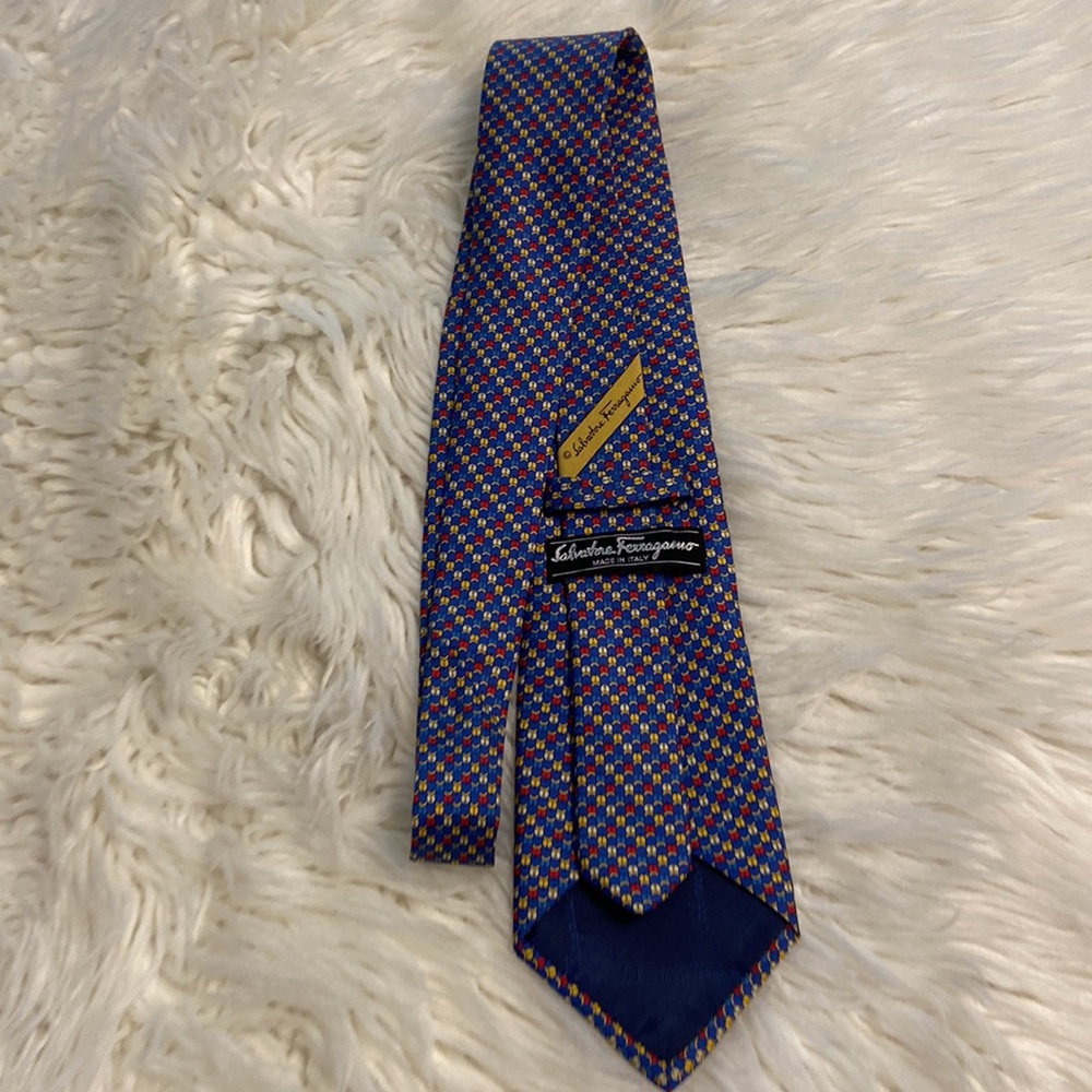 Salvatore Ferragamo Man 100% silk tie it’s very beautiful and colorful - Picture 9 of 16